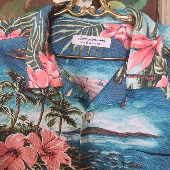 Tommy Bahama Tropical Island Camp Shirt Mens M Blue Hibiscus Tencel Hawaiian - Picture 2 of 11